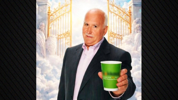 Σάλος με διαφήμιση στη Μεσσήνη: Χρησιμοποίησαν ΑΙ για να βάλουν τον Γιώργο Παπαδάκη να προσφέρει καφέ στον παράδεισο