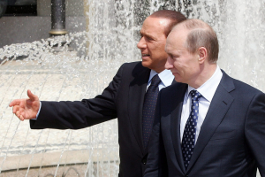 Όταν ο Πούτιν έκοψε την καρδιά ενός ελαφιού και την έδωσε στον Μπερλουσκόνι