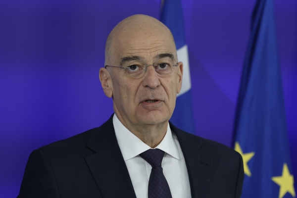 Γιατί ο Δένδιας πήγε στον Βενιζέλο