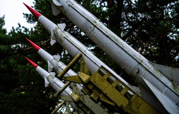 Οι πύραυλοι του Ιράν απειλούν την αντιαεροπορική άμυνα του Ισραήλ: Γιατί είναι η πιο σοβαρή δοκιμασία