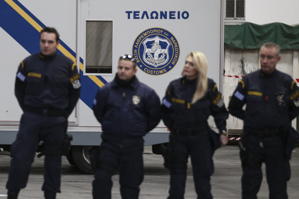 Σαρωτικοί έλεγχοι της ΑΑΔΕ στα τελωνεία: Αδήλωτα μετρητά, λαθραία τσιγάρα, ναρκωτικά και χιλιάδες «μαϊμού» προϊόντα
