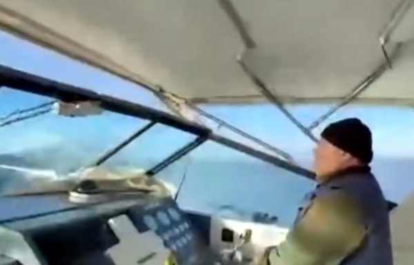 Σκιάθος: Καπετάνιος πάλεψε με τα κύματα για να μεταφέρει άρρωστο παιδί και βραβεύτηκε