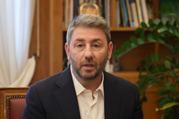 Ο Ανδρουλάκης πιστεύει ότι ο Φάμελλος έχει κλείσει με τον... Τσίπρα!
