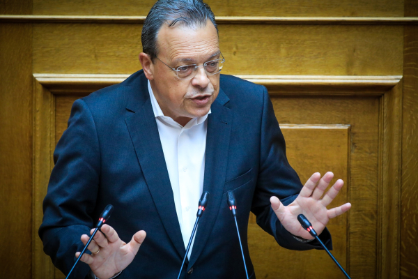 Φάμελλος για Μητσοτάκη: Ποιον κοροϊδεύει;