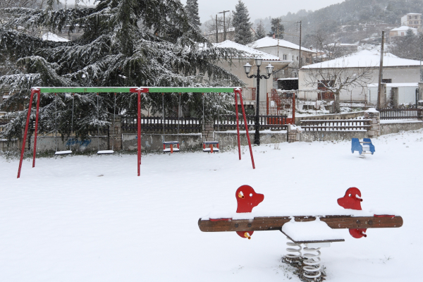 Kαιρός: Η προέλαση του παγετού συνεχίζεται, πού θα χιονίσει την Τρίτη - Πότε θα υποχωρήσει το ψύχος