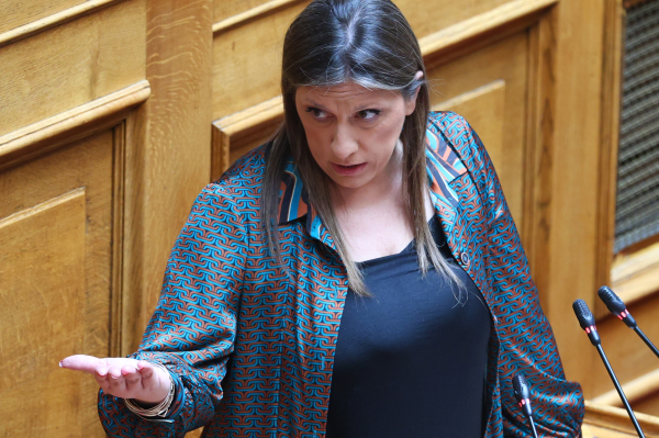 Επεισόδιο με την Κωνσταντοπούλου στη Βουλή - Κάλεσε το «100» για την Πολύζου