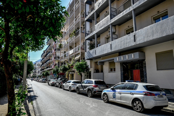 Γυναικοκτονία στην Καλαμάτα: Στο διπλανό δωμάτιο τα ανήλικα παιδιά τους - Άκουσαν κραυγές οι γείτονες