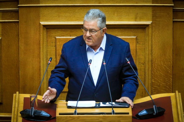 «Πυρά» Κουτσούμπα κατά της κυβέρνησης: Μεταφέρετε την ευθύνη για τα κακώς κείμενα του κράτους στους δημόσιους υπαλλήλους