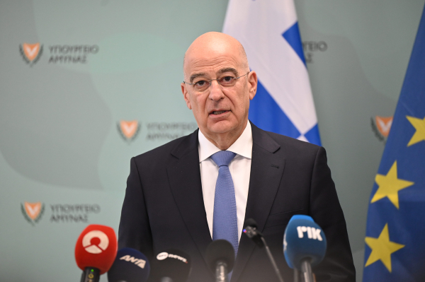 Μακράν πρώτος ο Δένδιας, ακολουθεί Πιερρακάκης, ανεβαίνει ο Γεωργιάδης