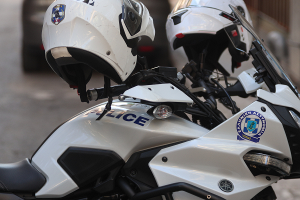 Αμπελόκηποι: Τρελή πορεία για μεθυσμένη οδηγό - Παρέσυρε 14 οχήματα