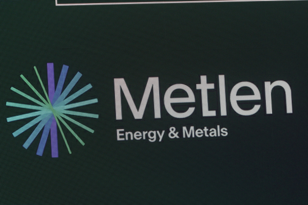 Piraeus Securities: Στα 64,40 ευρώ η νέα τιμή-στόχος για τη Metlen, διατηρεί σύσταση Outperform