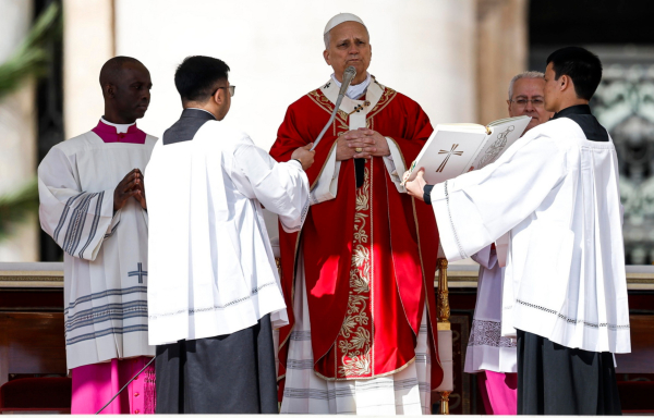 Πάπας Λέων: Ο Θεός απορρίπτει τις προσευχές των ηγετών που «βάφουν τα χέρια τους με αίμα»
