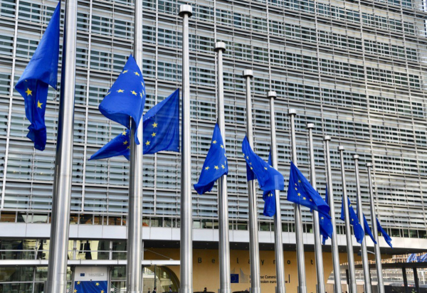 ESM: Όταν η Ουάσιγκτον δανείζεται περισσότερο, η Ευρώπη πληρώνει ακριβότερα