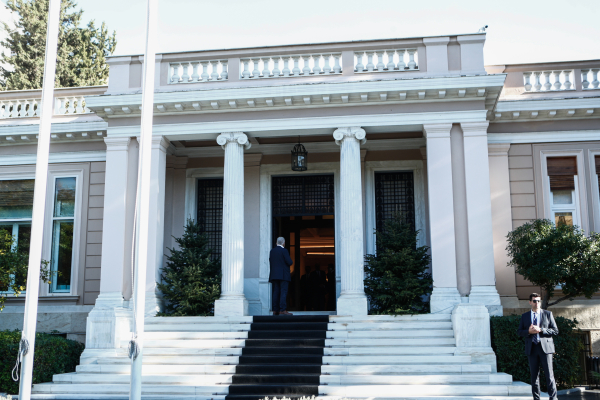 Ποιος υπέγραψε τη σύμβαση για το Predator;