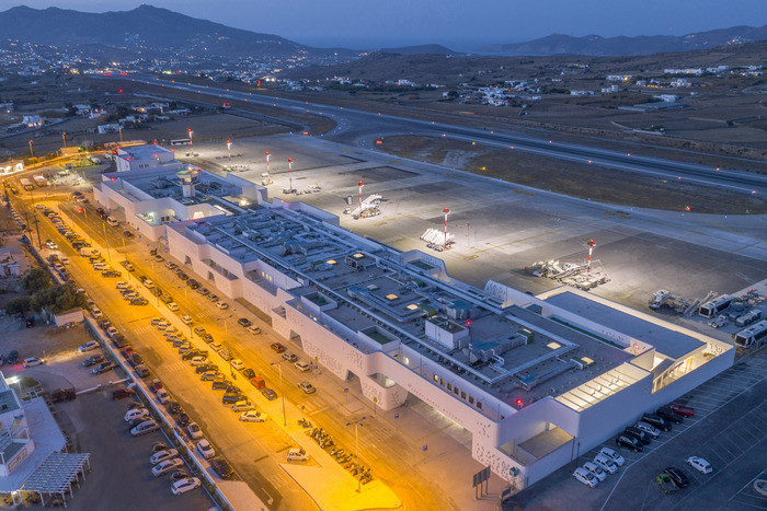 Mykonos_Airport_14875.jpg