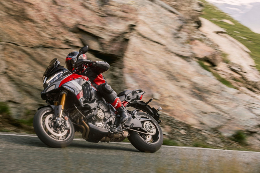 MY25_DUCATI_MULTISTRADA_V4_PIKES_PEAK_photo6_a01e9.jpg