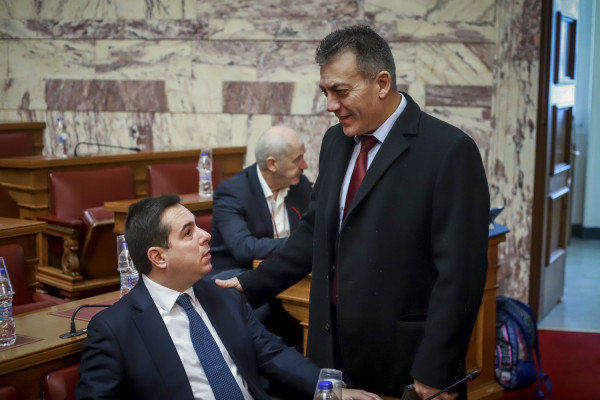 Ο Βρούτσης απορρίπτει τις επικουρικές μέσω επενδυτικών προϊόντων