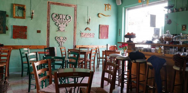 Όλη η αλήθεια για το καφενεδάκι στη Θεσπρωτία που επιβλήθηκε πρόστιμο επειδή σέρβιρε... η πεθερά (pics)