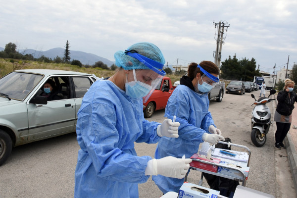 Τζανάκης: Σήμερα ή αύριο θα αγγίξουμε τα 5.000 κρούσματα - «Ναι» στις μετακινήσεις εκτός νομού  