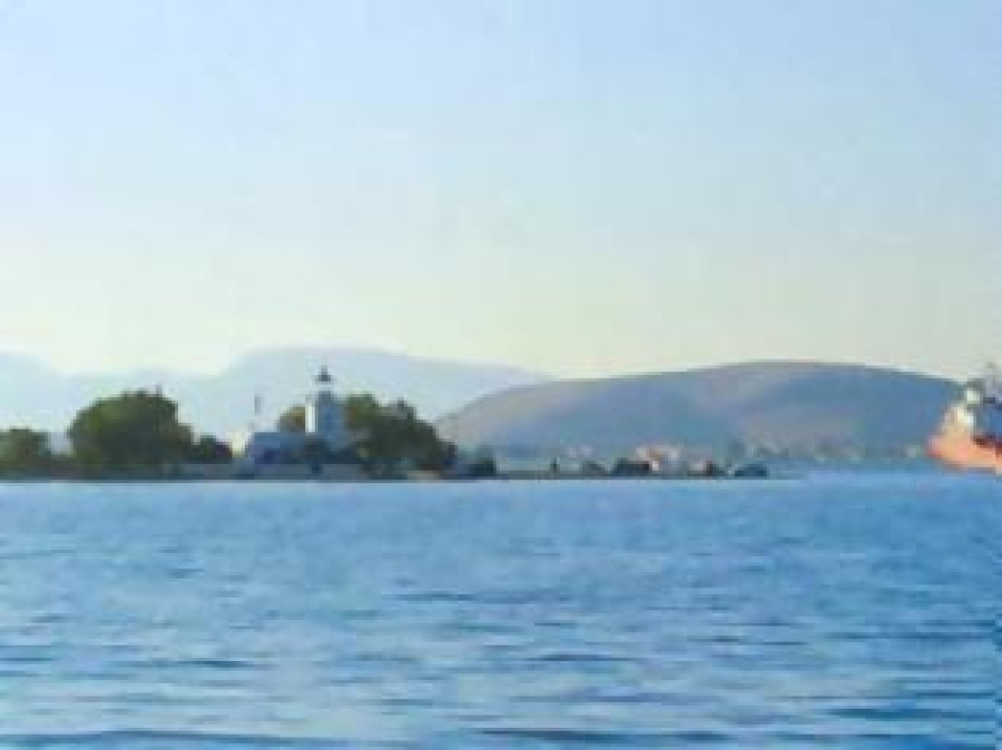 Τουρκικό δεξαμενόπλοιο προσέκρουσε σε λιμάνι της Εύβοιας, συνελήφθη ο πλοίαρχος