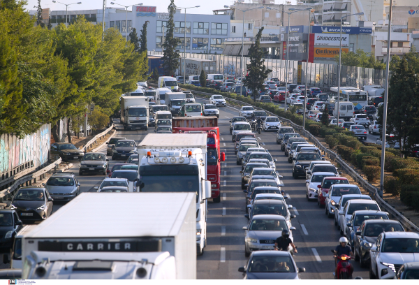 Κίνηση τώρα: Στο κόκκινο ξανά η Αττική, ποιοι δρόμοι είναι με μποτιλιάρισμα