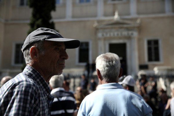 Τέλος το ΕΚΑΣ για 140.000 χαμηλοσυνταξιούχους