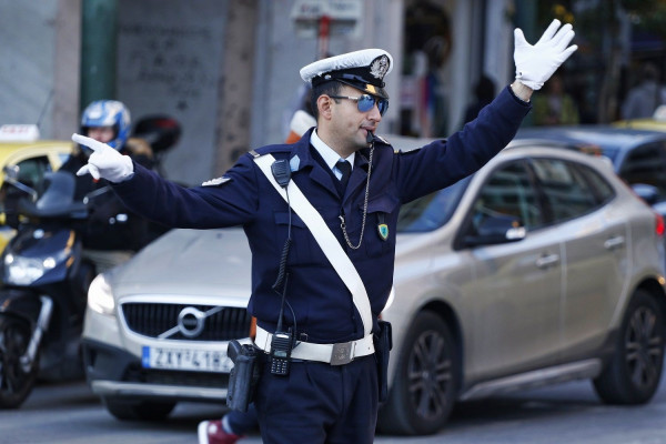 Εντατικοποιούνται τα μέτρα της τροχαίας για το Πάσχα