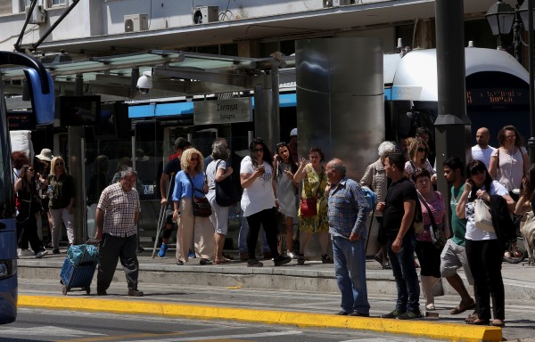 Σε απεργιακό κλοιό αύριο όλη η χώρα - Χωρίς πλοία,τρένα,προαστιακό