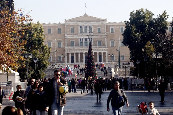 Και επίσημα υποχρεωτική αργία η επόμενη μέρα από τα Χριστούγεννα