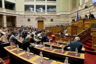 Τροπολογία αυξάνει κατά 30 τις θέσεις των δικαστικών της ποινικής και της διοικητικής Δικαιοσύνης