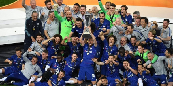 Europa League: Θρίαμβος για την Τσέλσι - Τα «όλε» των παικτών με τους οπαδούς αλλά και τα δάκρυα του Τσεχ! (videos)