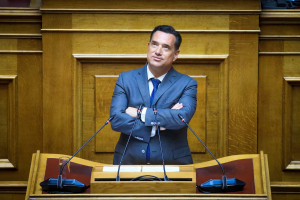 Υποκλοπές: Έκθετη η κυβέρνηση από τον κυνισμό του Άδωνι