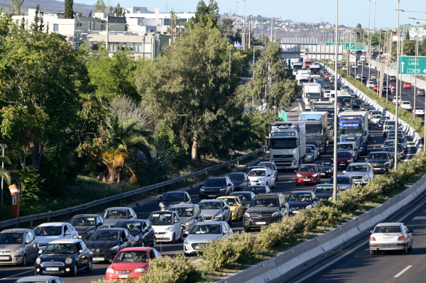 «Αλαλούμ» στην λεωφόρο Κηφισού λόγω τροχαίου