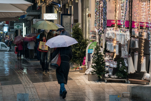 Καιρός αύριο: Βροχές, σποραδικές καταιγίδες και χιονοπτώσεις, έντονα φαινόμενα στην Αττική