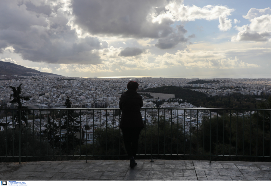 Καιρός: Με παγωμένο αέρα και χαμηλές χαμηλές θερμοκρασίες ξεκινά η εβδομάδα, που θα βρέξει - Live η πορεία