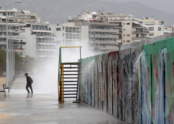 Έκτακτο δελτίο επιδείνωσης καιρού ΕΜΥ- Τριήμερο με χαλάζι, καταιγίδες και ανέμους