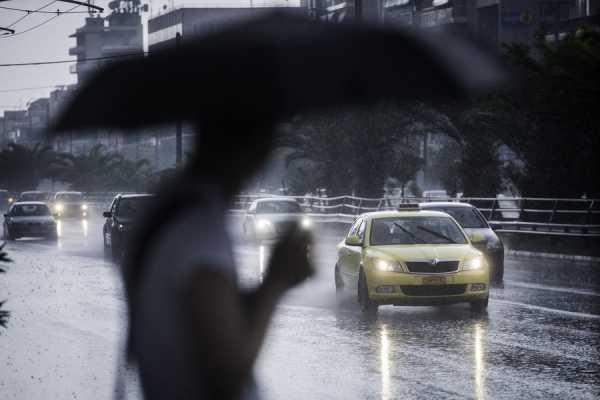 Καιρός: Ραγδαία επιδείνωση με ισχυρές καταιγίδες και χιόνια