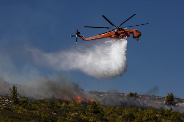 Φωτιά τώρα στην Εύβοια από κεραυνό, επιχειρούν εναέρια