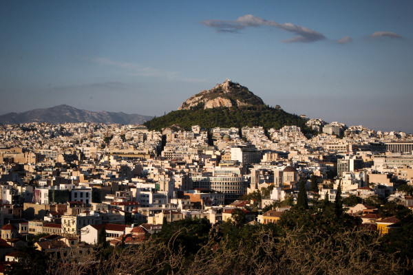 Καιρός: Ηλιοφάνεια και τοπικές βροχές σήμερα Σάββατο