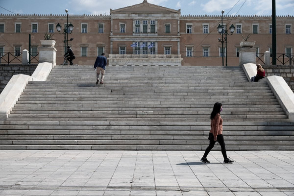 Σοκαριστική πρόβλεψη Σαρηγιάννη: Τα 4.340 κρούσματα δεν είναι η κορύφωση του τρίτου κύματος