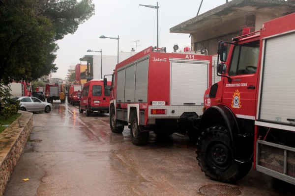 Έξι οι αγνοούμενοι στη Μάνδρα - Επιχειρήσεις για τον εντοπισμό τους