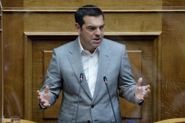 Ο Αλέξης Τσίπρας φτιάχνει χιονάνθρωπο με τους γιους του (pic)