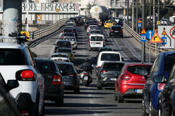 Στο τραπέζι αλλαγές στον ΚΟΚ: Μειώνονται τα όρια ταχύτητας στα 30 χλμ. σε Αττική και μεγάλες πόλεις