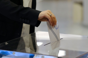 Δημοσκόπηση Metron: Σε λάθος πορεία η χώρα λέει το 66% - ΝΔ (25,1%), ΕΛΑΣ (13,1%), ΠΑΣΟΚ (10,5%)