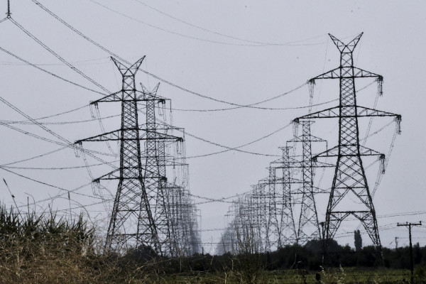 Επανασύνδεση ρεύματος στα φτωχά νοικοκυριά