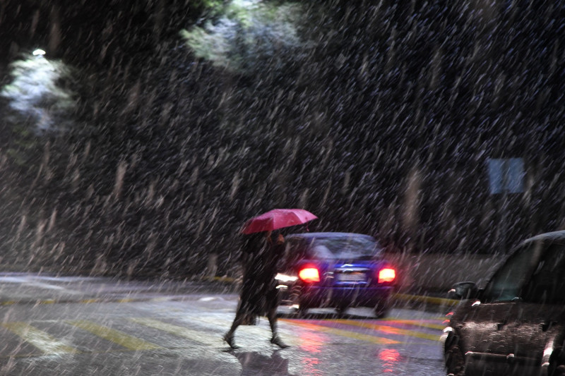 Χιόνια στην Αθήνα τώρα, σε ποιες περιοχές χιονίζει