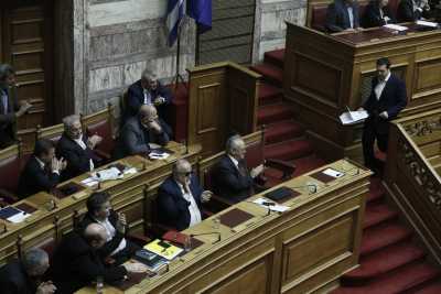 Βουλή: Τα κόμματα για τα κόκκινα δάνεια και το νέο μισθολόγιο στο Δημόσιο 