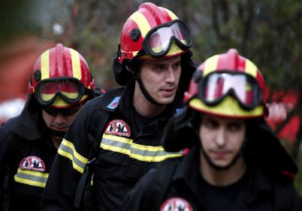 Σε εξέλιξη η πυρκαγιά στα Δερβενοχώρια