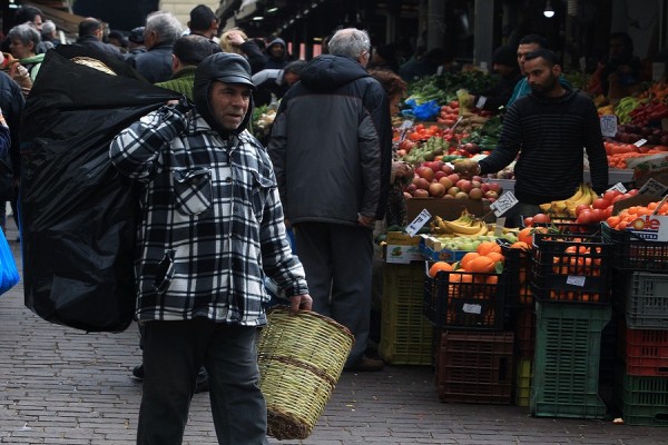 Στους δικαιούχους τα κουπόνια για τις λαικές αγορές