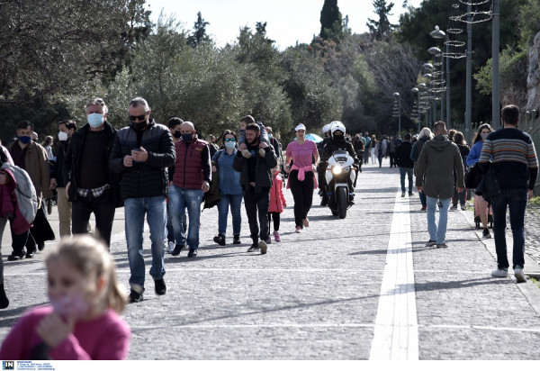 Υπέρμαχος της διπλής μάσκας η καθηγήτρια Λινού